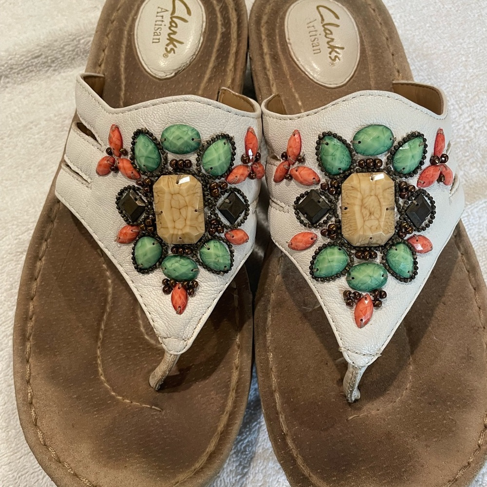 Clarks size 8 1/2M sandals with turquoise and coral